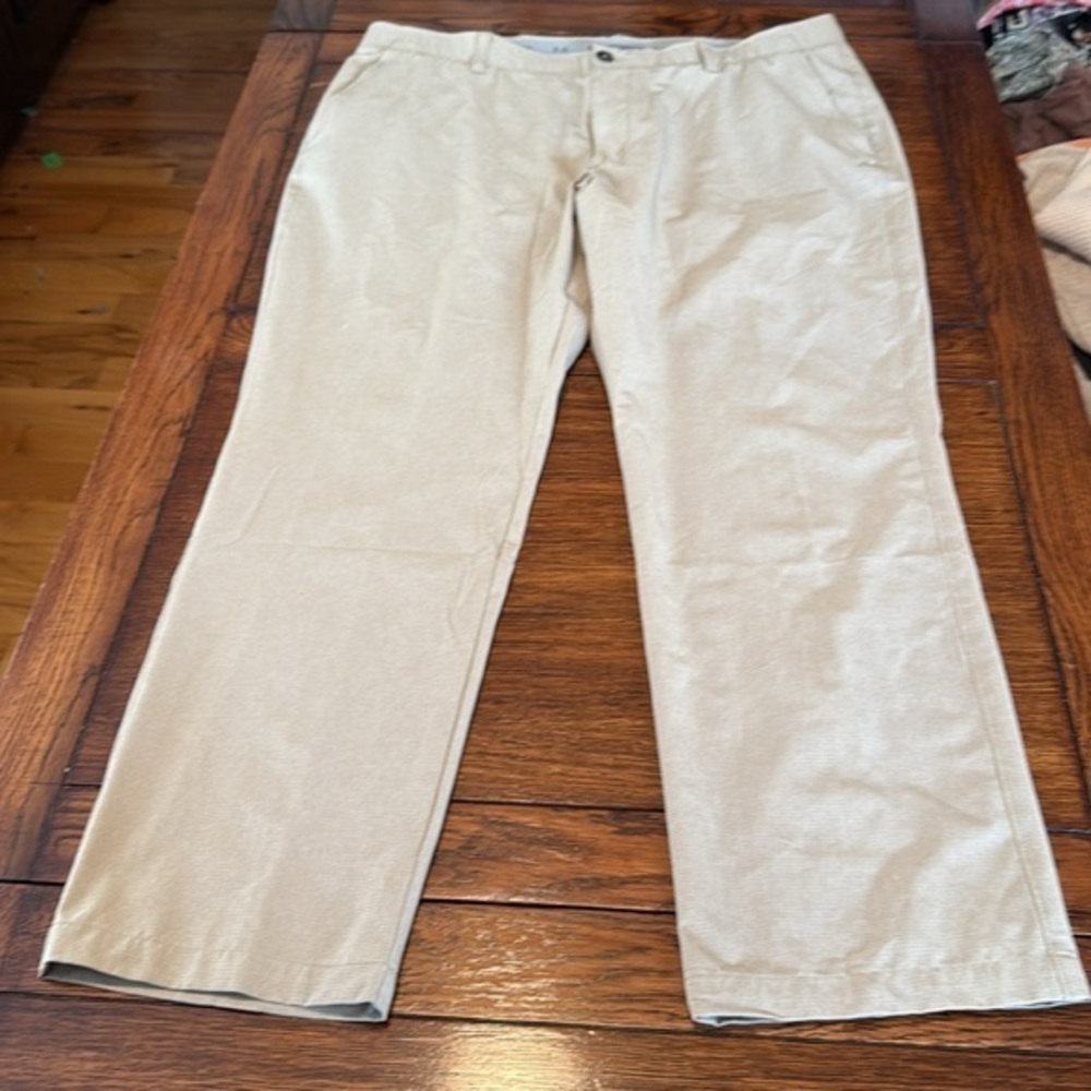 NWOT  Under Armour  tan golf pants size 40×30